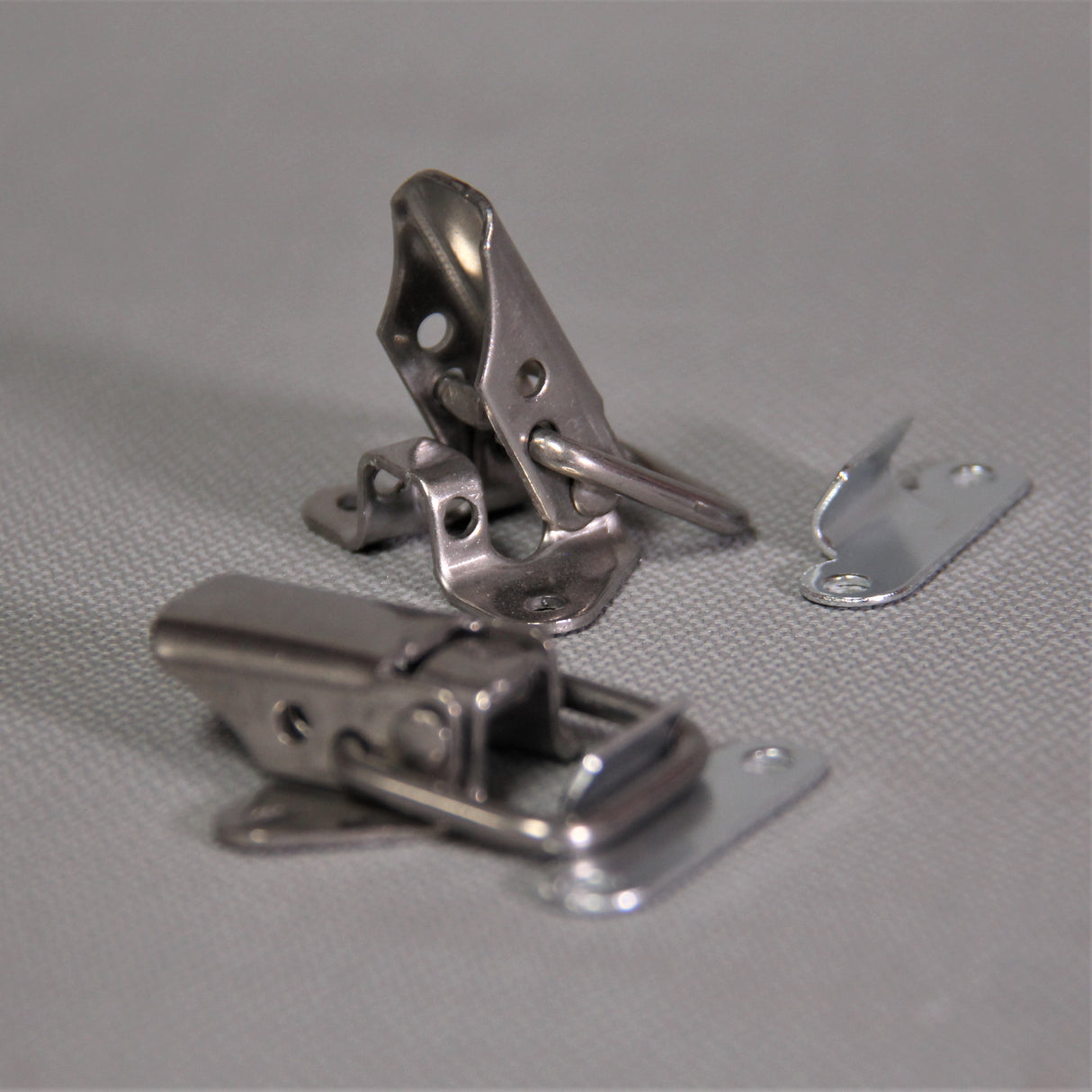 Toggle & Latch Clips (No. 25)